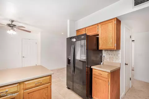 Kitchen - 827 E Le Marche Ave, Phoenix, AZ 85022 photo 5 of 6