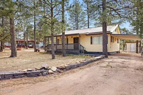 2085 Pinewood Dr, Overgaard, AZ 85933