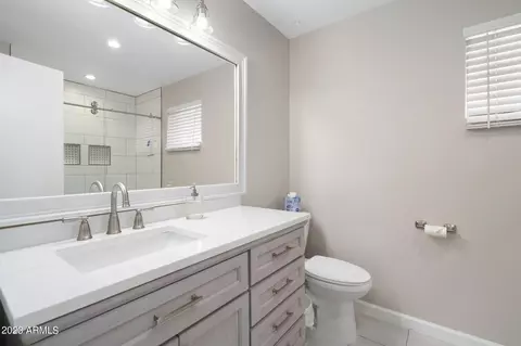 Bath - 228 E Alameda Dr, Tempe, AZ 85282 photo 2 of 3