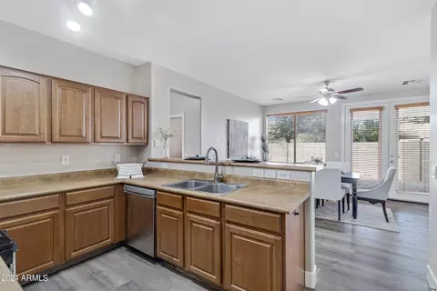 Kitchen - 2918 S Cole Dr, Gilbert, AZ 85295 photo 2 of 3