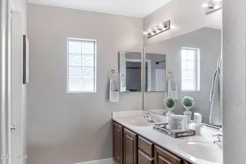 Bath - 2918 S Cole Dr, Gilbert, AZ 85295 photo 3 of 4