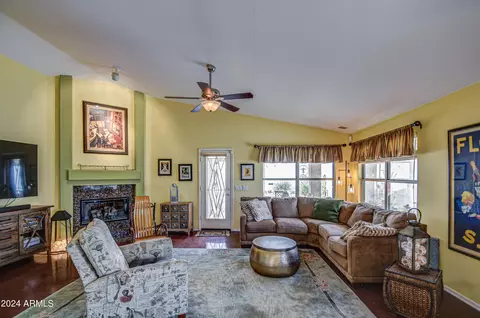 4370 E Abraham Ln, Phoenix, AZ 85050 photo 8