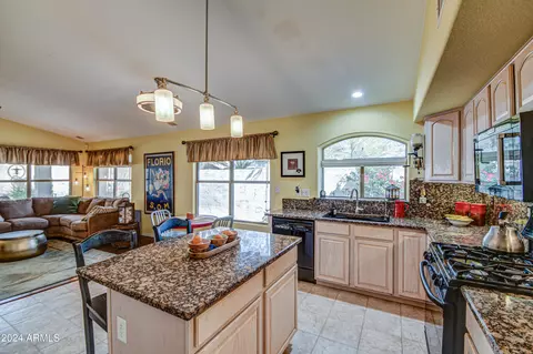 4370 E Abraham Ln, Phoenix, AZ 85050 photo 4