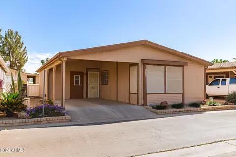 6082 S Pinehurst Dr, Chandler, AZ 85249