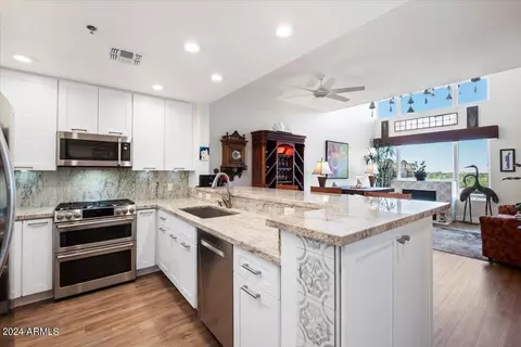 2302 N Central Ave #613, Phoenix, AZ 85004