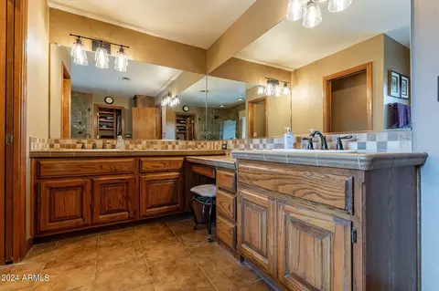 Bath - 3910 E Flossmoor Ave, Mesa, AZ 85206 photo 2 of 7