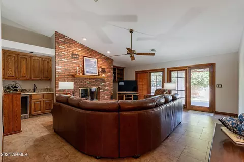 Living - 3910 E Flossmoor Ave, Mesa, AZ 85206 photo 3 of 4
