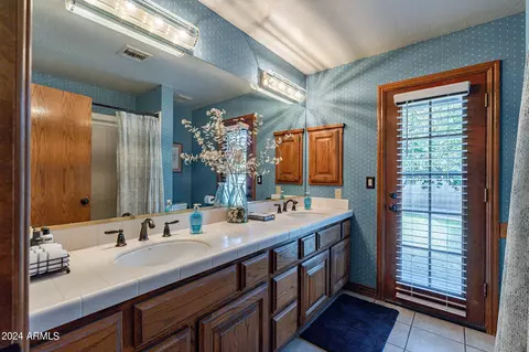 Bath - 3910 E Flossmoor Ave, Mesa, AZ 85206 photo 5 of 7