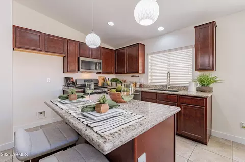 Kitchen - 2026 E Anderson Dr, Phoenix, AZ 85022 photo 7 of 8