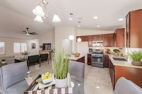 Kitchen - 2026 E Anderson Dr, Phoenix, AZ 85022 photo 5 of 8
