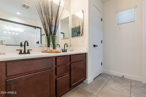 Bath - 2026 E Anderson Dr, Phoenix, AZ 85022 photo 1 of 2