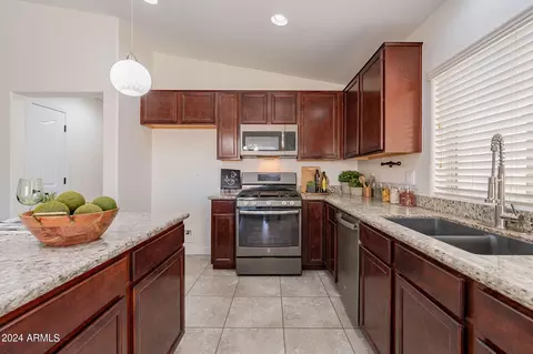 Kitchen - 2026 E Anderson Dr, Phoenix, AZ 85022 photo 4 of 8