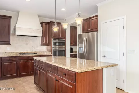 Kitchen - 2866 E Shannon St, Gilbert, AZ 85295 photo 4 of 5