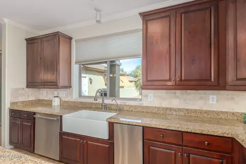 Kitchen - 2866 E Shannon St, Gilbert, AZ 85295 photo 3 of 5