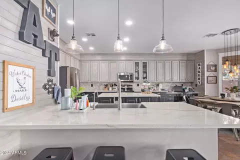 Kitchen - 9632 E Navarro Ave, Mesa, AZ 85209 photo 2 of 6
