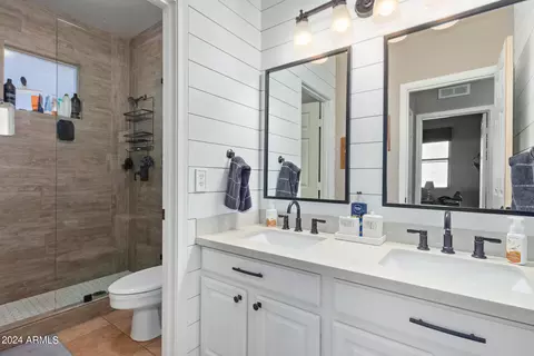 Bath - 9632 E Navarro Ave, Mesa, AZ 85209 photo 4 of 4