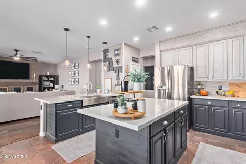 Kitchen - 9632 E Navarro Ave, Mesa, AZ 85209 photo 6 of 6