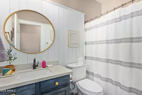 Bath - 9632 E Navarro Ave, Mesa, AZ 85209 photo 3 of 4