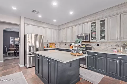 Kitchen - 9632 E Navarro Ave, Mesa, AZ 85209 photo 3 of 6