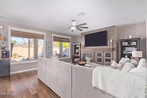 Living - 9632 E Navarro Ave, Mesa, AZ 85209 photo 5 of 6