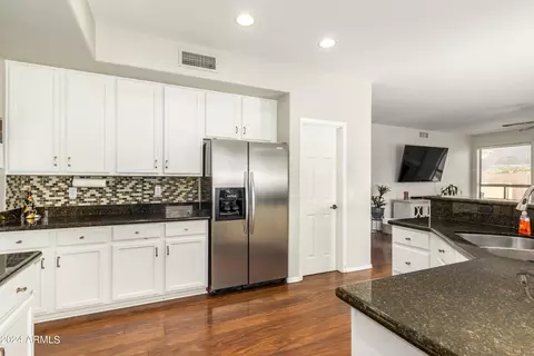Kitchen - 3231 E Inverness Ave, Mesa, AZ 85204 photo 3 of 4