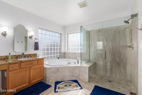 Bath - 3231 E Inverness Ave, Mesa, AZ 85204 photo 4 of 6