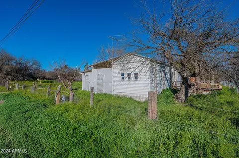 5305 N Cholla St, Winkelman, AZ 85192