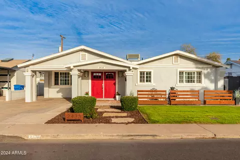 2433 N 37th Way, Phoenix, AZ 85008