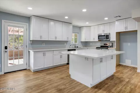 1332 E Cholla St, Phoenix, AZ 85020 photo 9
