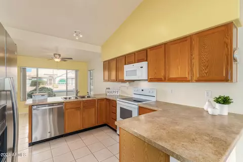 Kitchen - 7111 E Monte Ave, Mesa, AZ 85209 photo 2 of 3
