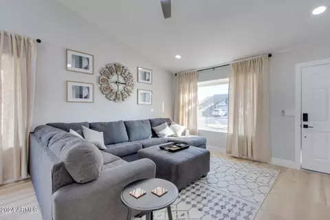 Living - 644 W Wagner Ct, Gilbert, AZ 85233 photo 1 of 4