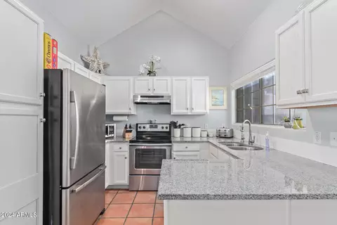 Kitchen - 1633 E Lakeside Dr #68, Gilbert, AZ 85234 photo 2 of 5