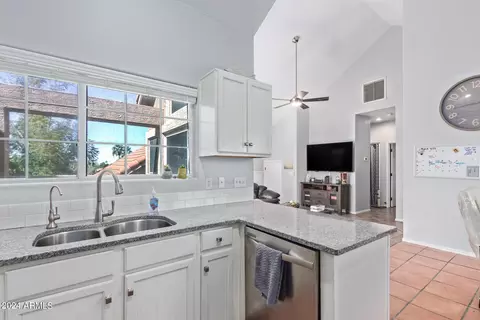 Kitchen - 1633 E Lakeside Dr #68, Gilbert, AZ 85234 photo 5 of 5