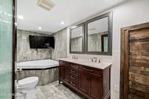 Bath - 2109 E Harvard St, Phoenix, AZ 85006 photo 2 of 7