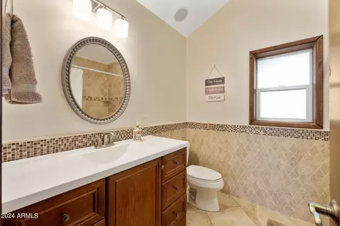 Bath - 152 N 159th St, Gilbert, AZ 85234 photo 3 of 4