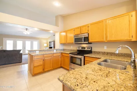 Kitchen - 4208 E Ford Ave, Gilbert, AZ 85234 photo 9 of 12