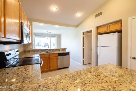 Kitchen - 4208 E Ford Ave, Gilbert, AZ 85234 photo 3 of 12