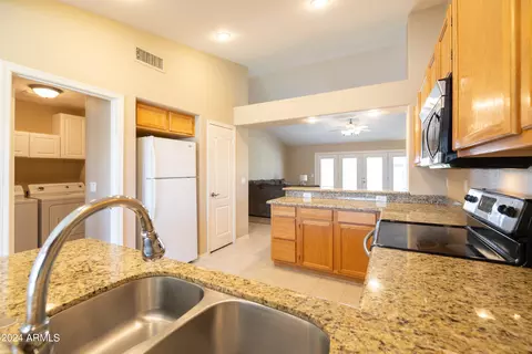 Kitchen - 4208 E Ford Ave, Gilbert, AZ 85234 photo 10 of 12