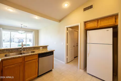 Kitchen - 4208 E Ford Ave, Gilbert, AZ 85234 photo 8 of 12