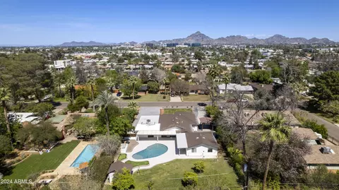 View/Area - 2441 E Whitton Ave, Phoenix, AZ 85016 photo 3 of 4