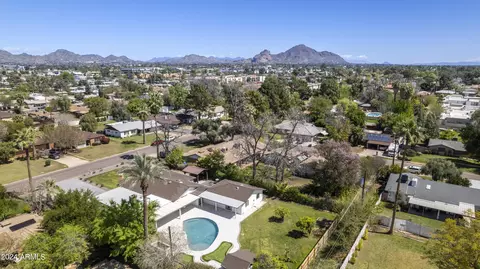 View/Area - 2441 E Whitton Ave, Phoenix, AZ 85016 photo 2 of 4