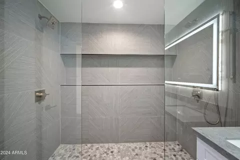 Bath - 2441 E Whitton Ave, Phoenix, AZ 85016 photo 6 of 10