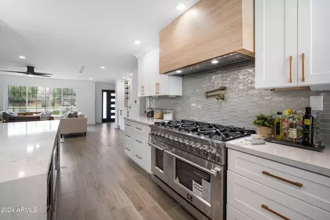 Kitchen - 2441 E Whitton Ave, Phoenix, AZ 85016 photo 4 of 7
