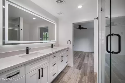 Bath - 2441 E Whitton Ave, Phoenix, AZ 85016 photo 10 of 10