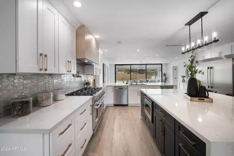 Kitchen - 2441 E Whitton Ave, Phoenix, AZ 85016 photo 2 of 7