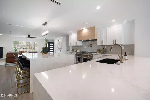 Kitchen - 2441 E Whitton Ave, Phoenix, AZ 85016 photo 3 of 7