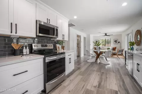 Kitchen - 2441 E Whitton Ave, Phoenix, AZ 85016 photo 6 of 7