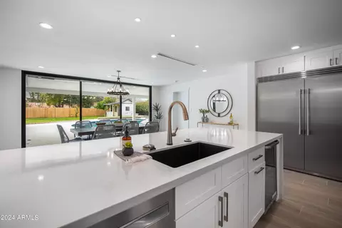 Kitchen - 2441 E Whitton Ave, Phoenix, AZ 85016 photo 5 of 7