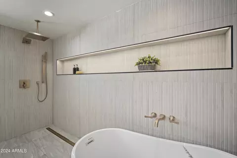 Bath - 2441 E Whitton Ave, Phoenix, AZ 85016 photo 3 of 10