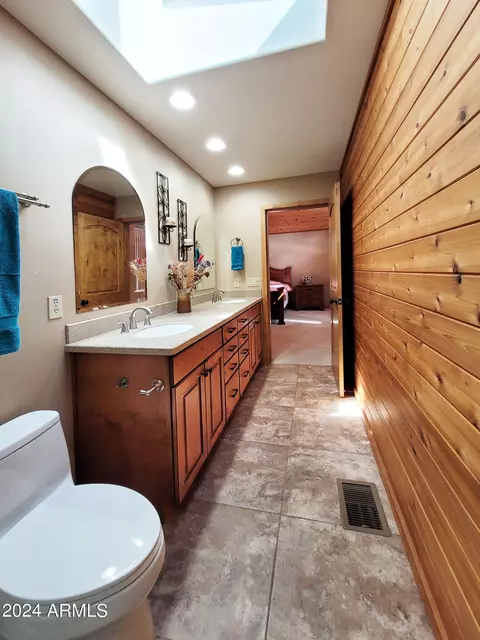 Bath - 6195 W Hidden Pines Loop, Pine, AZ 85544 photo 2 of 5
